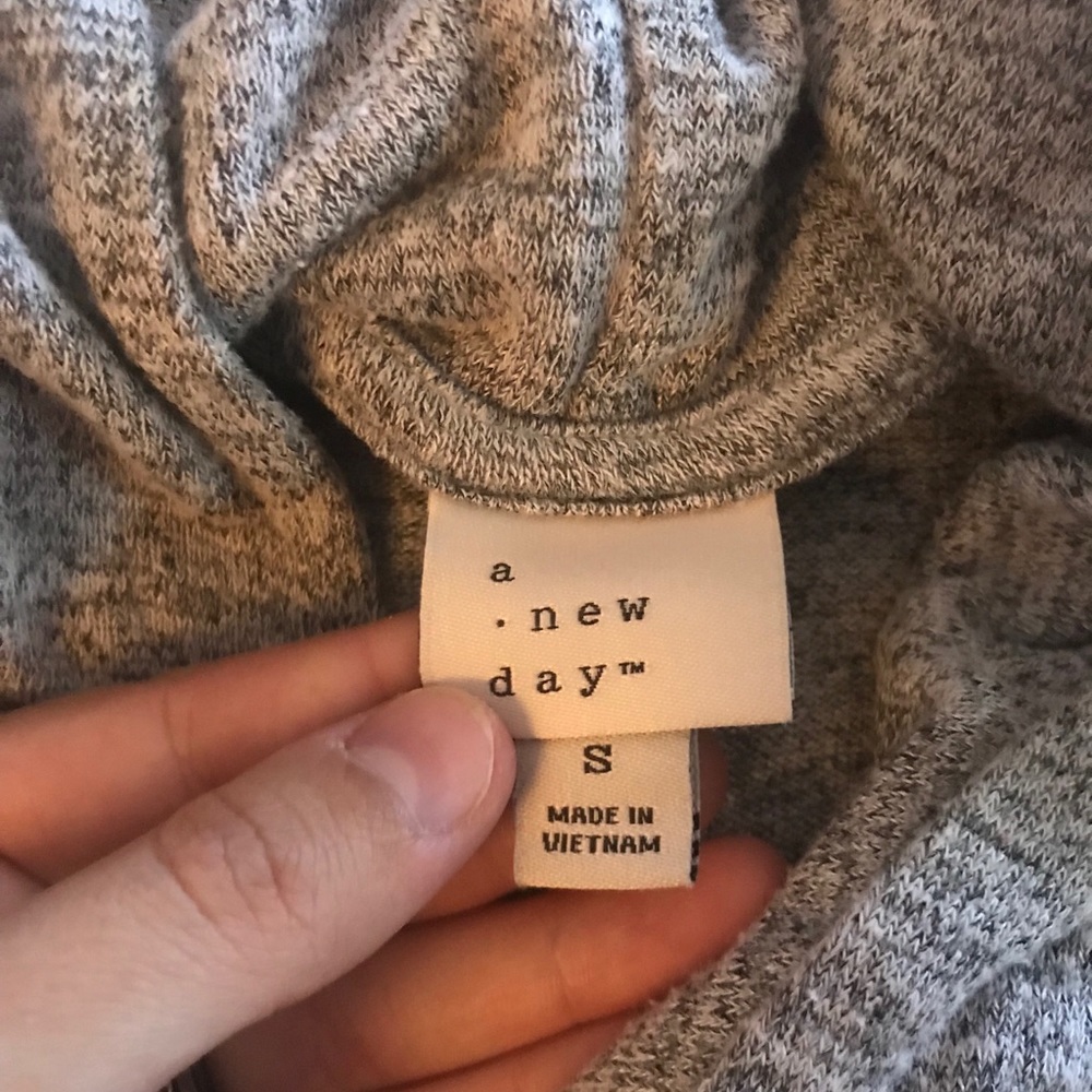 Gray sweater - Picture 2 of 2